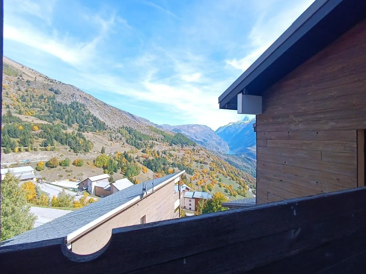Auris En Oisans,Vue Sur Le Signial De L'Homme Apartment France